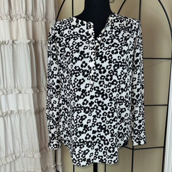 Ann Taylor Loft Black White Floral Henley Shirt Top Petite Small - Picture 1 of 7